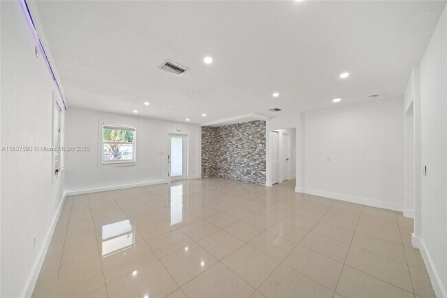 Building Photo - 845 NW 2nd St