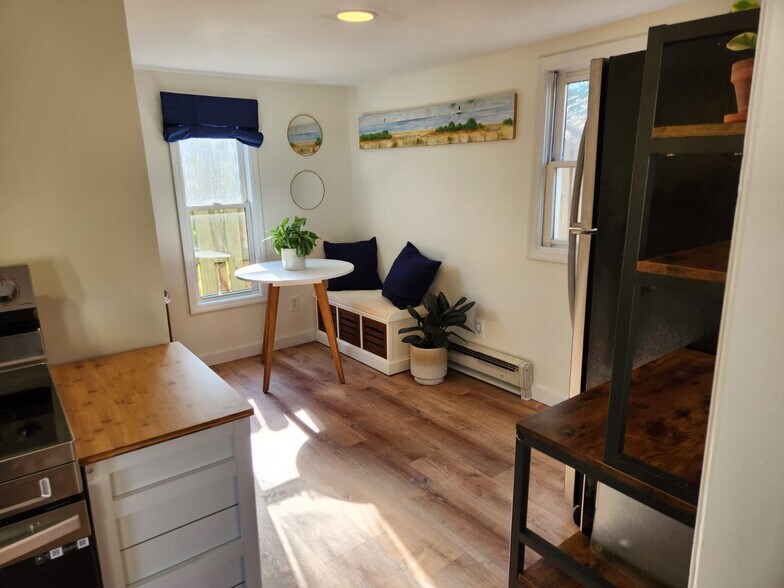 Building Photo - 815 E Curtis Ave