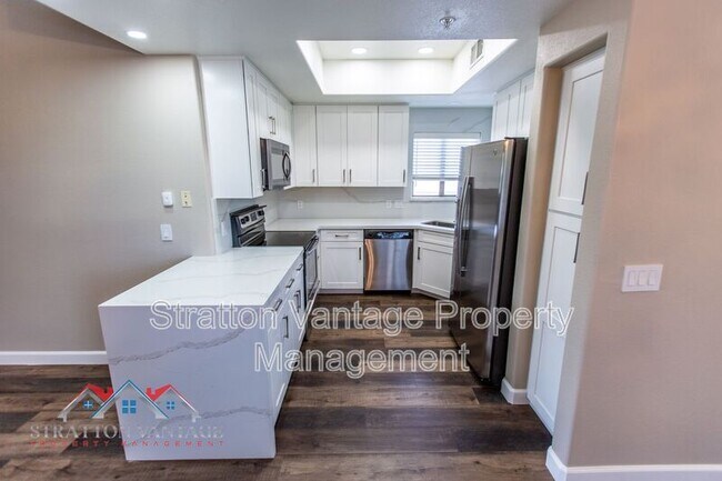 Building Photo - 11680 E Sahuaro Dr