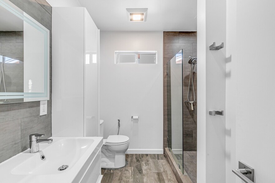 Building Photo - 3620 Tuller Ave