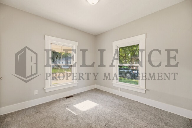 Building Photo - 619 Houser Dr
