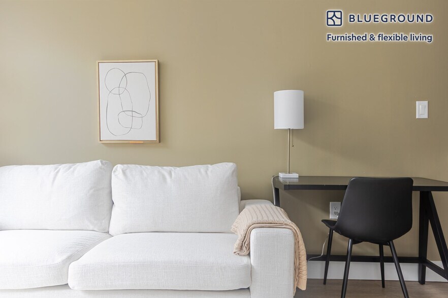 Building Photo - 82 4th Ave