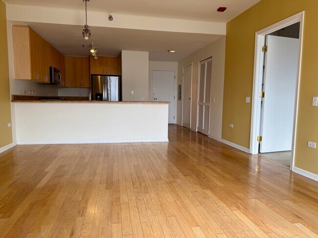 Building Photo - 1515 S Prairie Ave