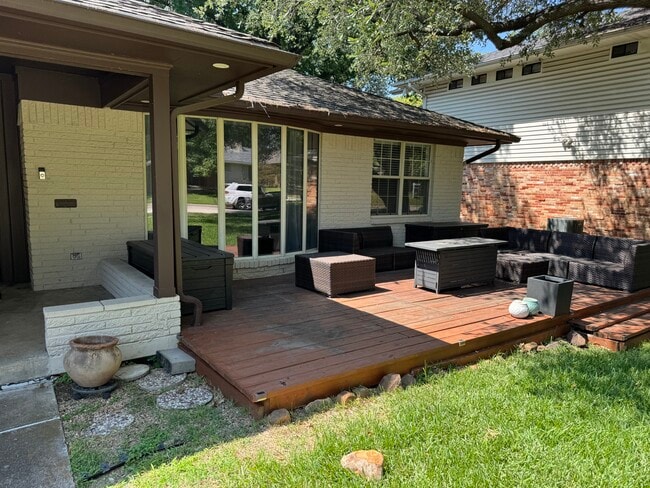 Building Photo - 10140 Creekmere Cir