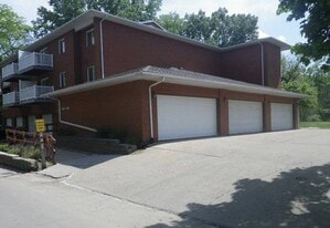 Building Photo - 313 Woodside Dr