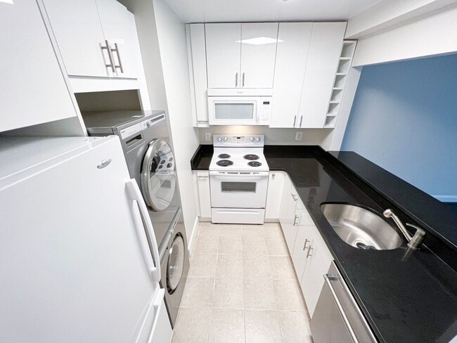 Building Photo - Beautiful And Modern 1 Bed, 1 Bath Condo In Prime Location With High Walk Score In Alta Vista