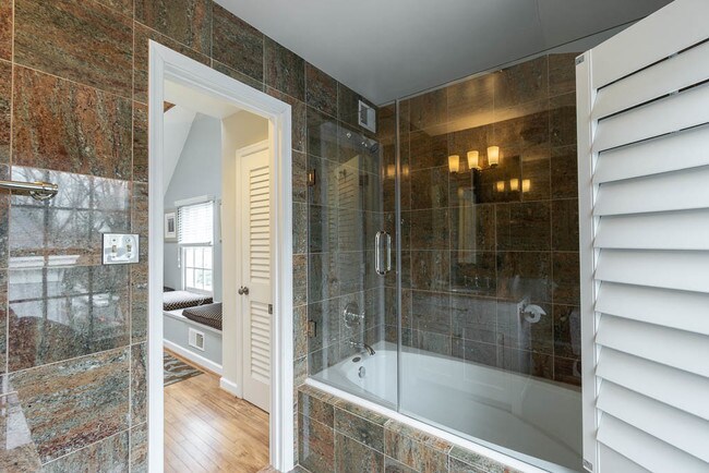 Building Photo - 800 Wolfe St