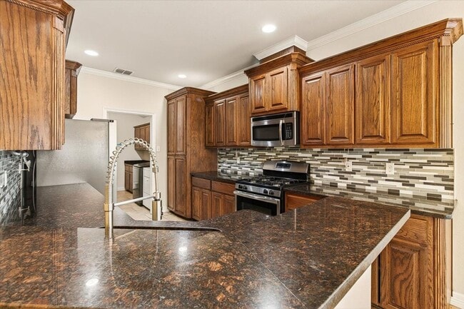 Building Photo - 6901 Anastasia Dr