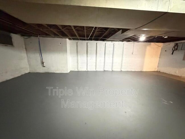 Building Photo - 6206 Evergreen Blvd