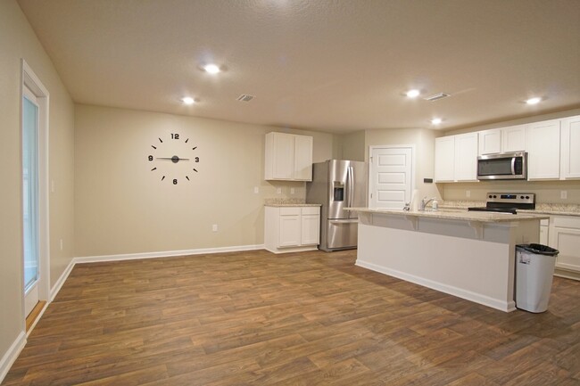 Building Photo - 4 /2 nearly brand new construction home in...