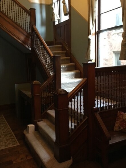 Front Stairs - 658 W Forest Ave