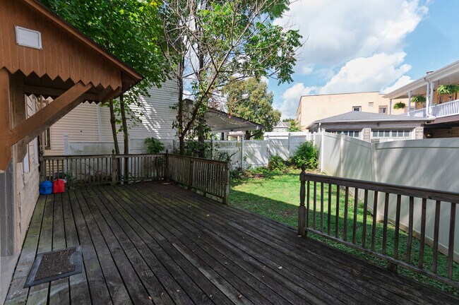 Building Photo - 1 Parkview St