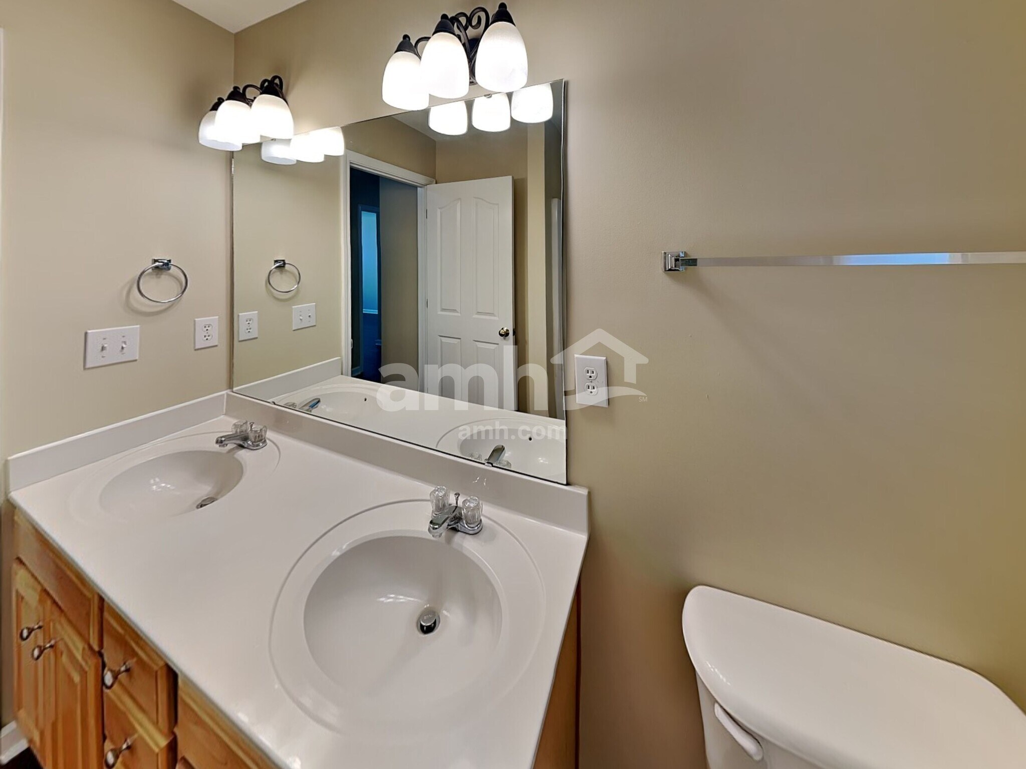 Building Photo - 7355 Sedgebrook Dr W