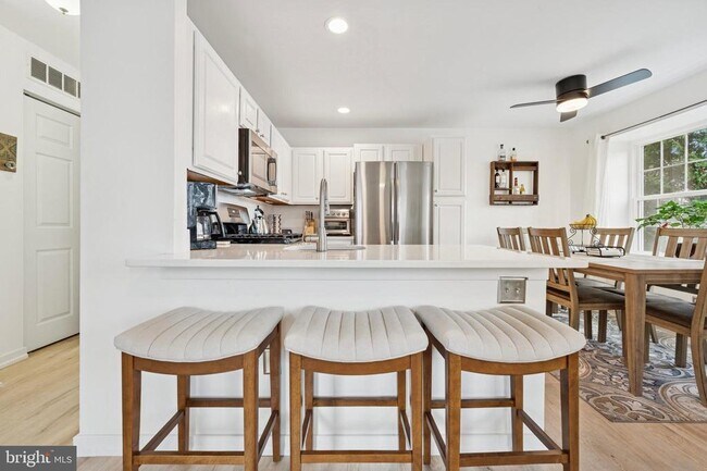 Building Photo - 422 Wendover Dr