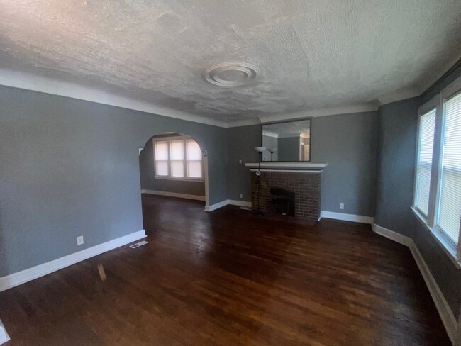Building Photo - 3831 Waverly St