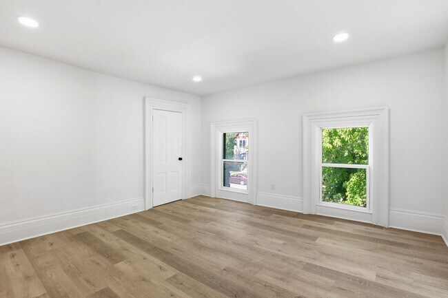 Building Photo - 840 Jackson St
