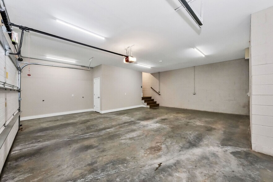 Building Photo - 203 Wallace Cir