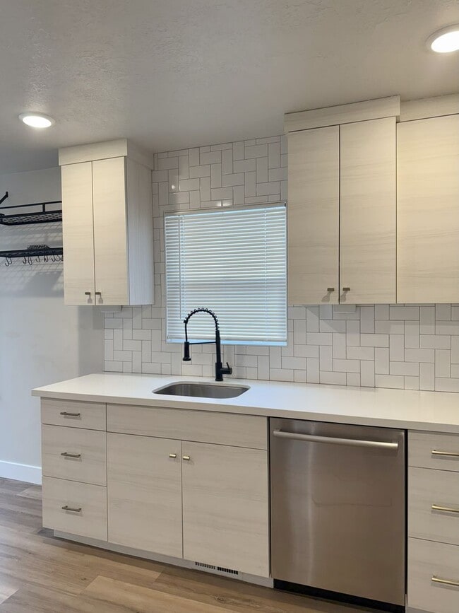 Building Photo - Completely Updated 4-Bedroom Home in Ogden!