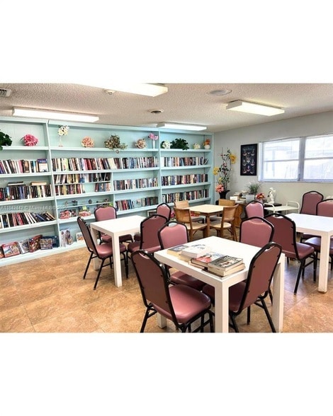 Building Photo - 7787 Golf Cir Dr