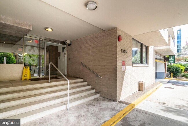 Primary Photo - 1325 18th St NW