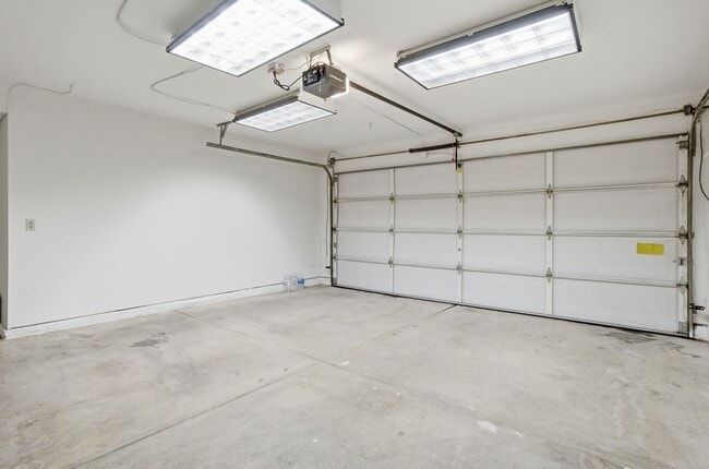 Building Photo - Beautiful 4 Bedroom Home with a Pool in Whitney Ranch!