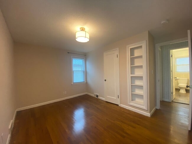 Building Photo - Audubon-Downriver Neighborhood 3+ bedroom, 1 bath corner lot with large, fenced yard