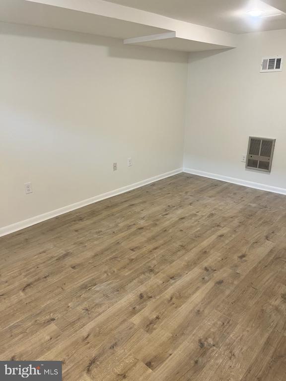 Building Photo - 362 Ripka St