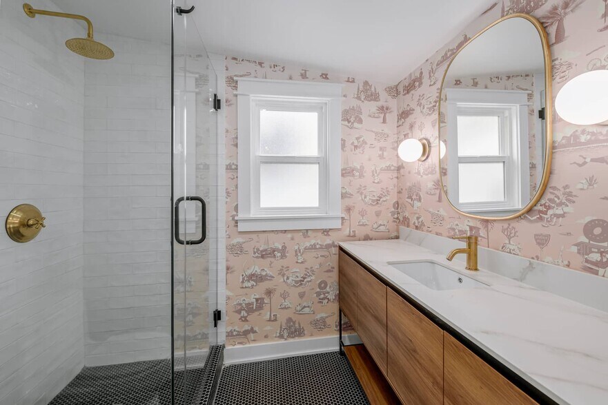 Building Photo - 1425 Cabrillo Ave