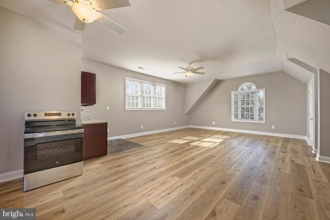 Building Photo - 23533 Light Horse Ct