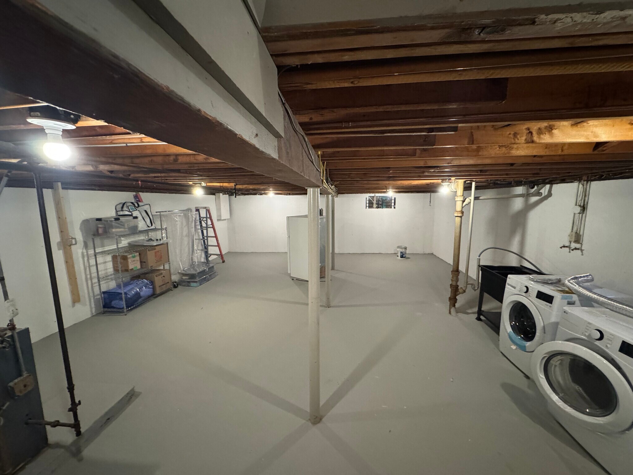 Functional basement w/ washer/dryer - 4 Lord St