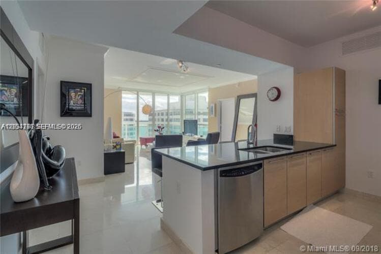 Building Photo - 950 Brickell Bay Dr