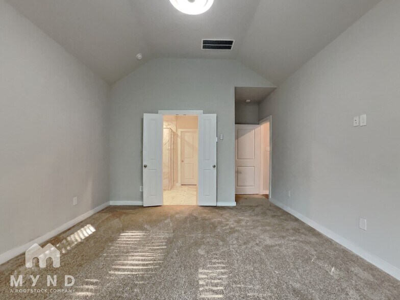 Building Photo - 734 Lacebark Elm Trl