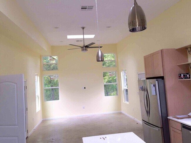 Building Photo - 4300 Mount Vernon Dr