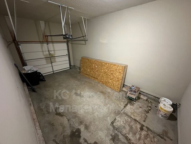 Building Photo - 1610 N 127th St