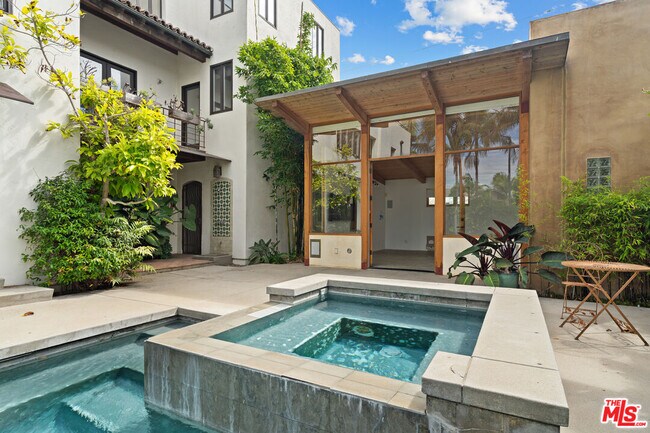 Building Photo - 524 Altair Pl