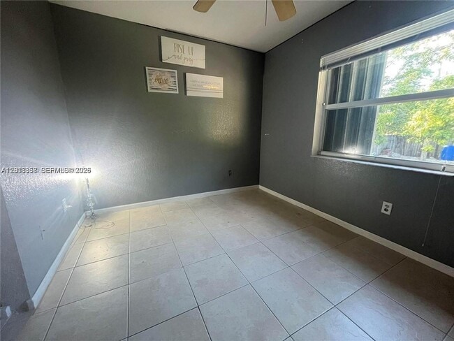 Building Photo - 3421 SW 12th Ct