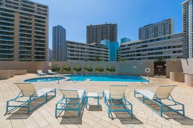Building Photo - Canterbury Place - Fully renovated with hi...
