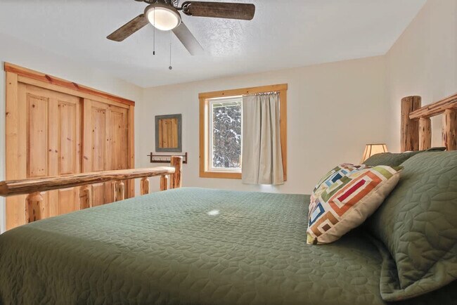 Building Photo - 130 Par Dr