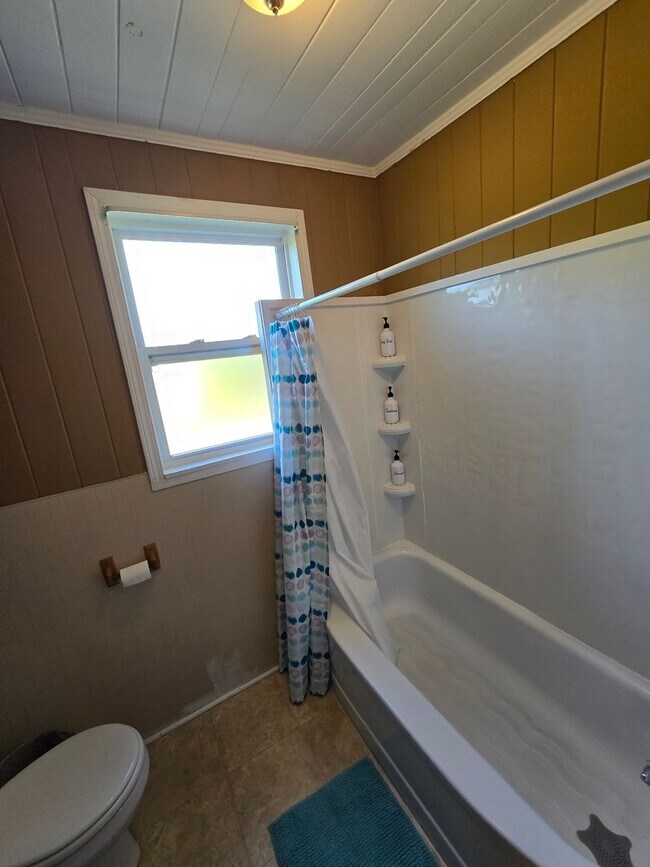 Building Photo - Midtown Charmer- Price reduced.  Call to see house today!!