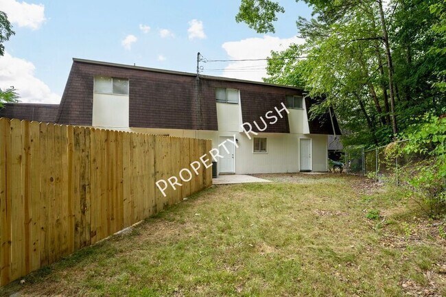 Building Photo - 2323 Green Forest Dr