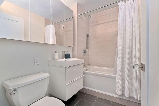 Building Photo - 20 2nd St