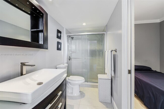 Building Photo - 5838 Collins Ave