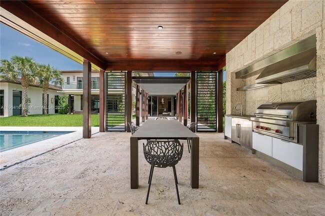 Building Photo - 9000 SW 63rd Ct