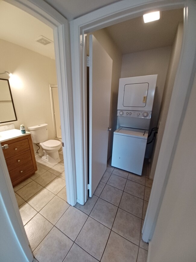 Building Photo - 540 N May