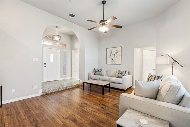 Building Photo - 4709 Justin Dr