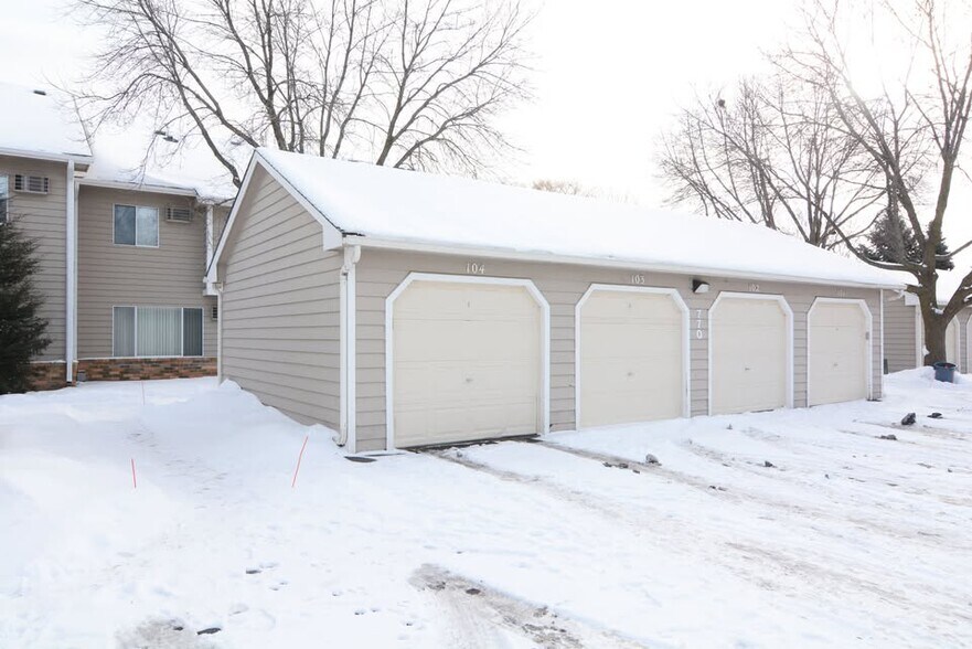 Building Photo - 770 W Village Rd