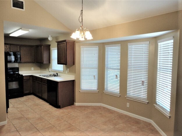 Building Photo - 200 Bailey Loop