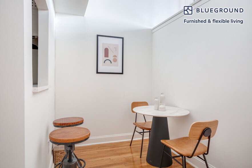 Building Photo - 123 E 54th St