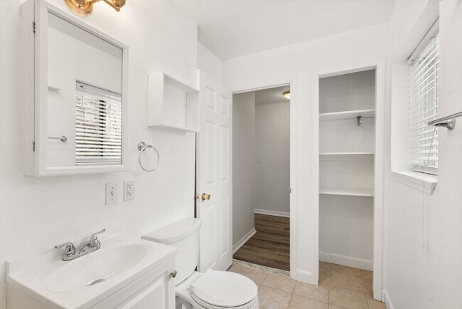 Building Photo - 12 Bayberry Dr