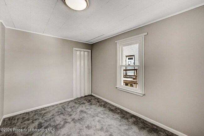 Building Photo - 814 S Webster Ave